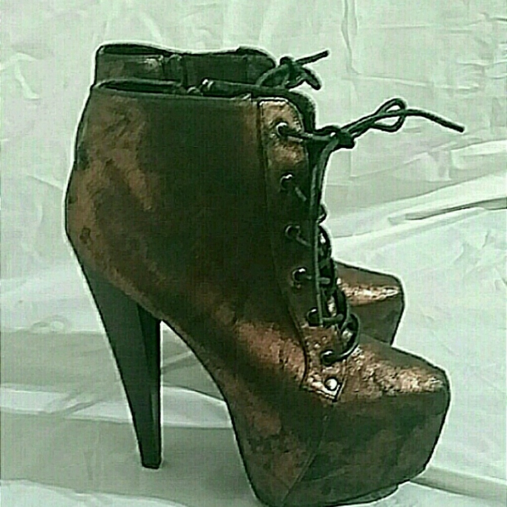 NWOT Qupid Lace Up Booties